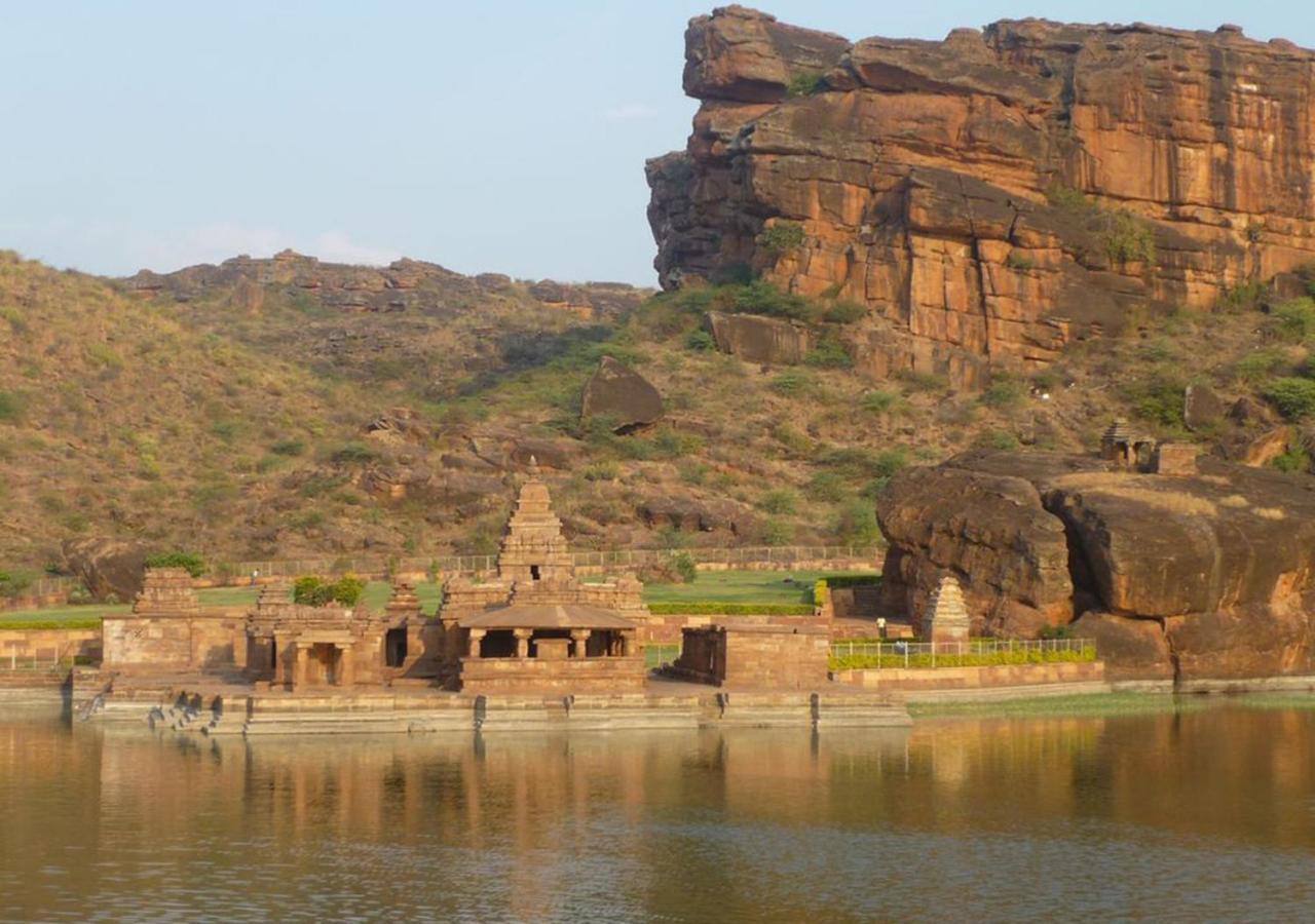 Agastya Villa By Veo - Part Of Stayvista Badami Bagian luar foto